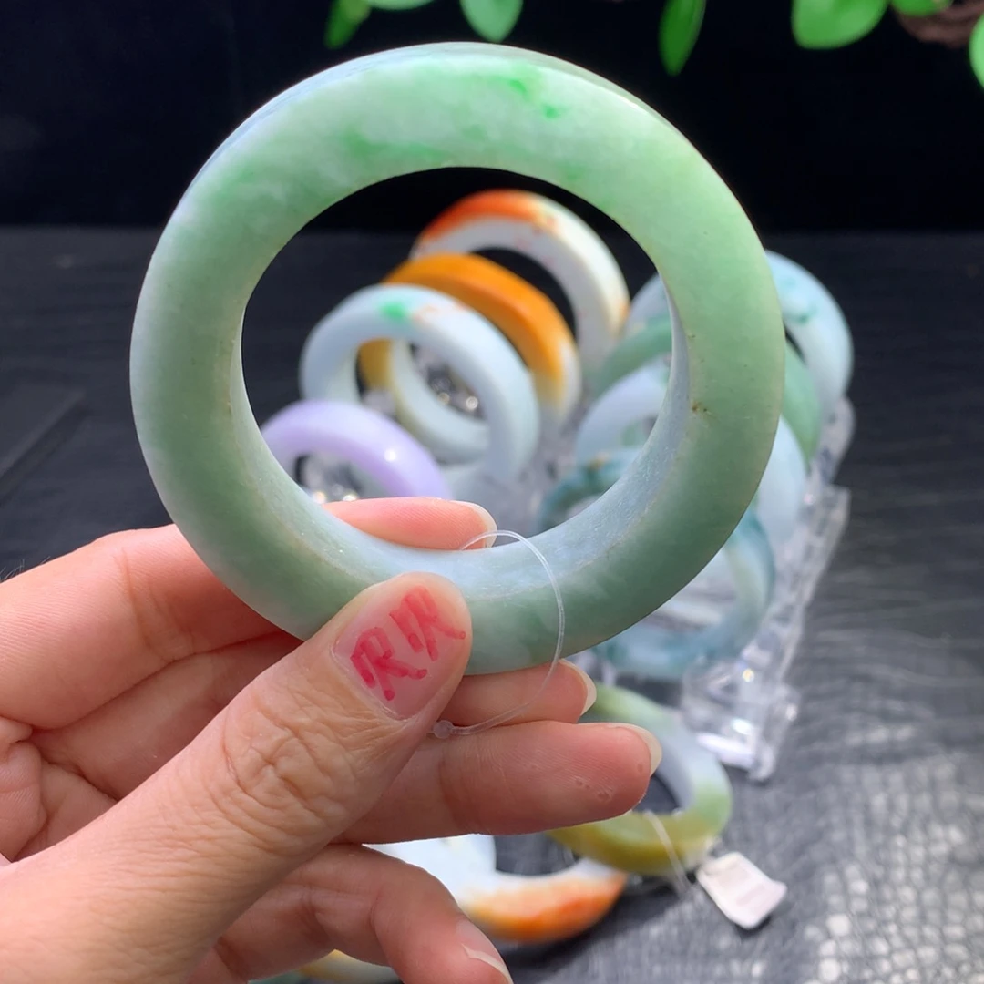 定制翡翠未镶嵌手镯