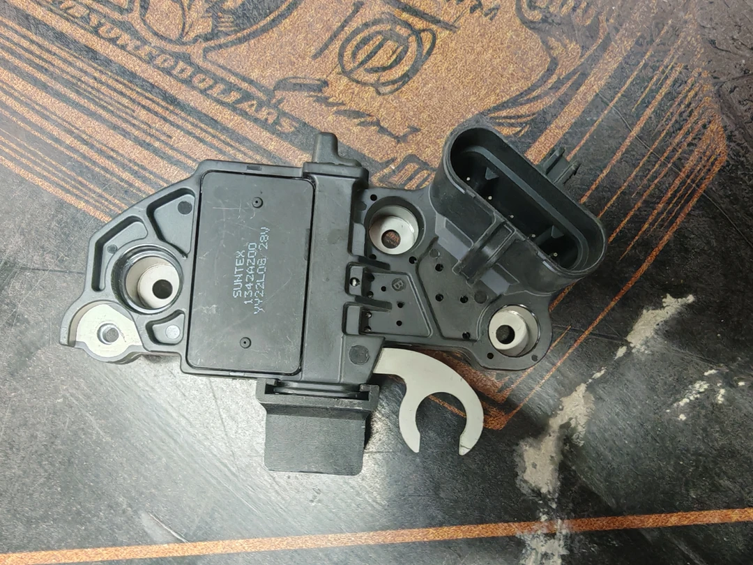 奔驰重卡28V发电机调节器0272222004