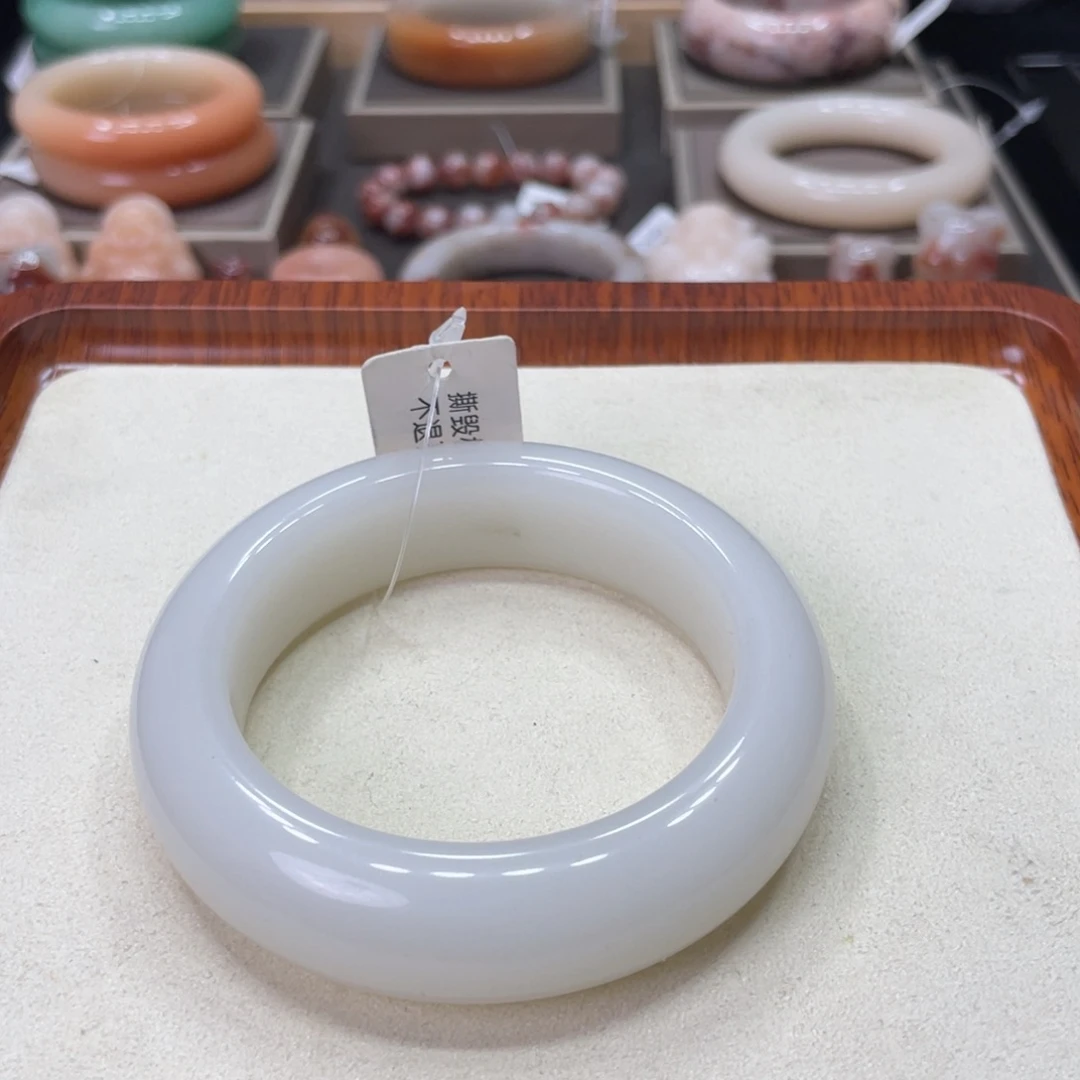 未镶嵌手镯石英岩玉小**.