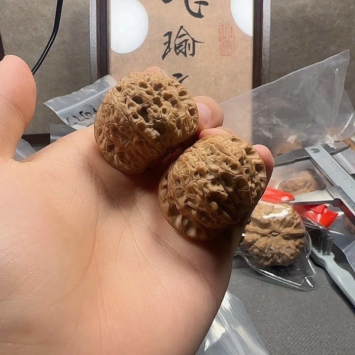 吊坠文玩核桃40血麒麟（轻微水尖）