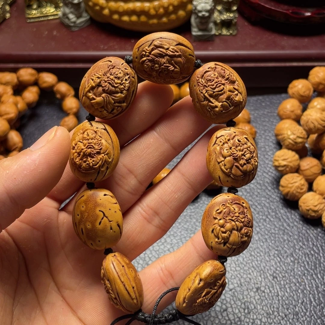 大桃核雕刻瑕疵钟馗