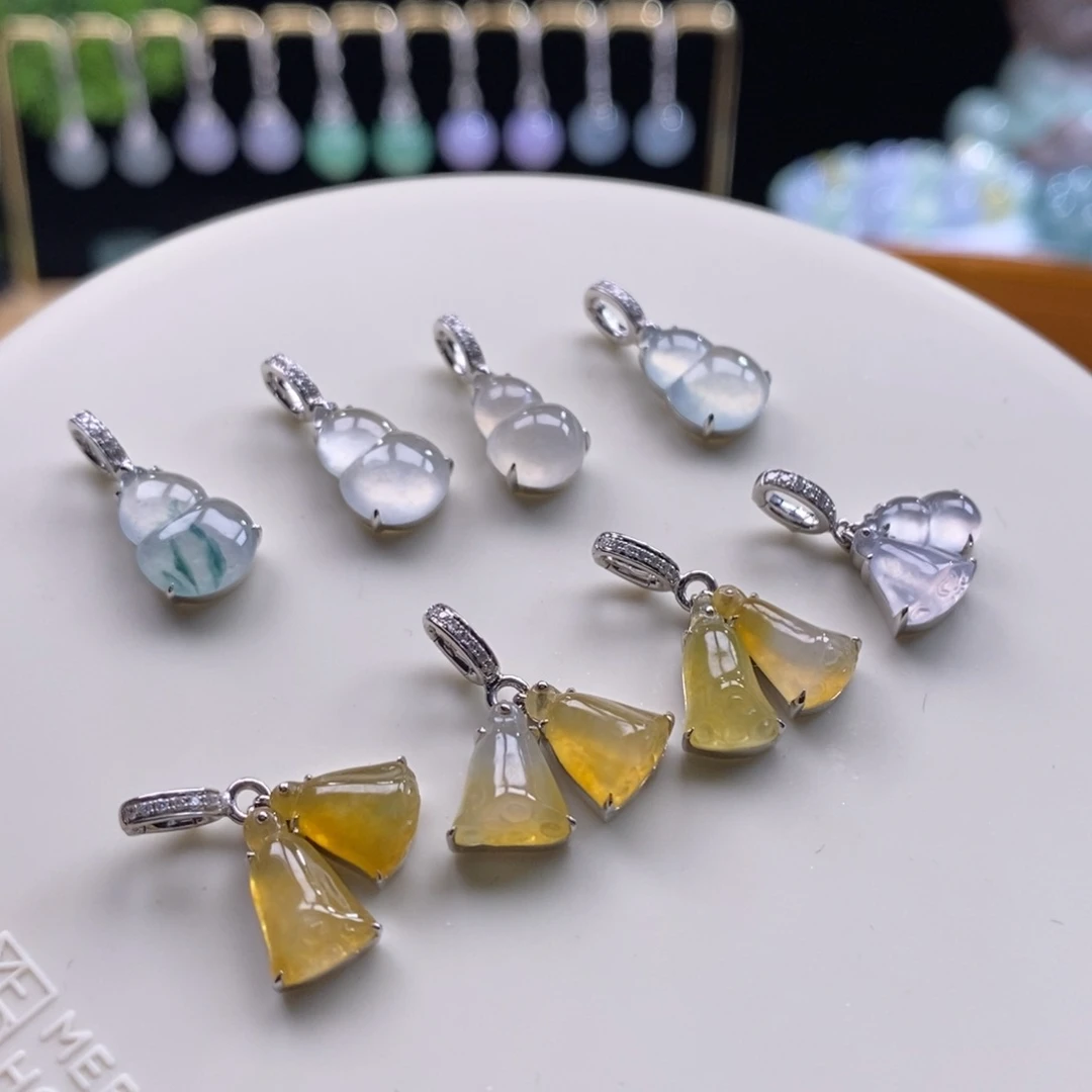 翡翠吊坠(不含链)18K金镶嵌翡翠随机发一个（只发一个）