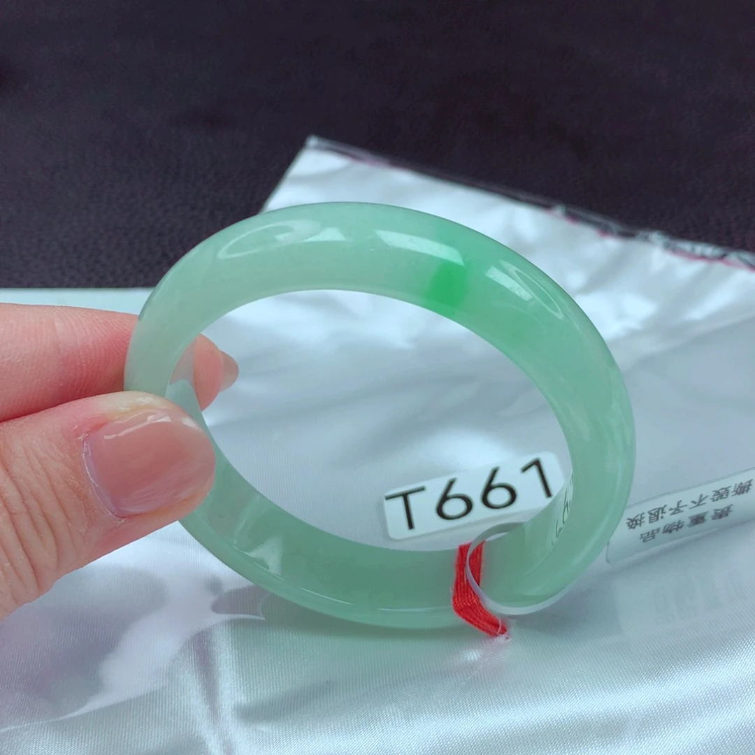 翡翠手镯未镶嵌手镯88