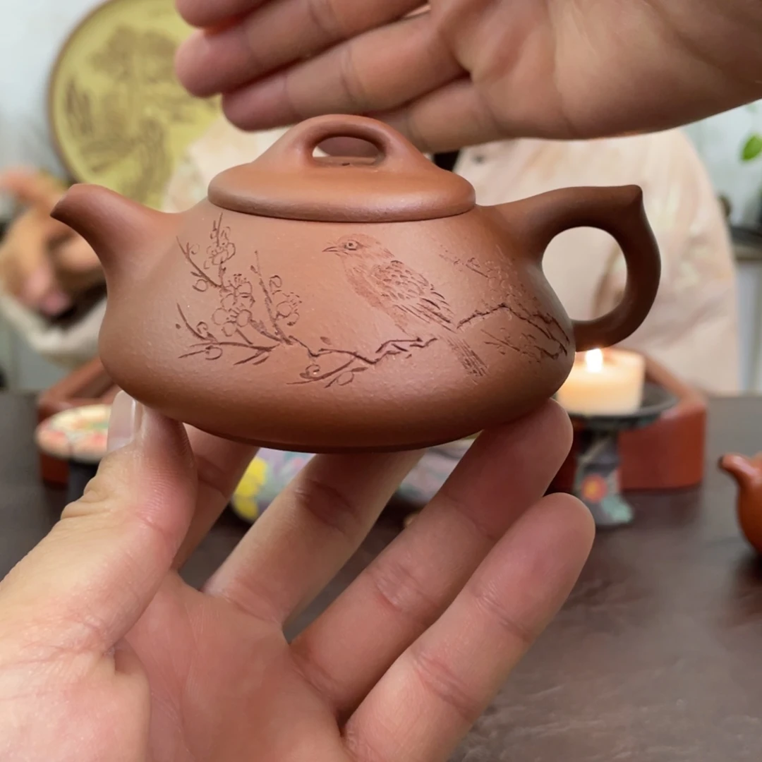 紫砂茶壶石瓢红清水