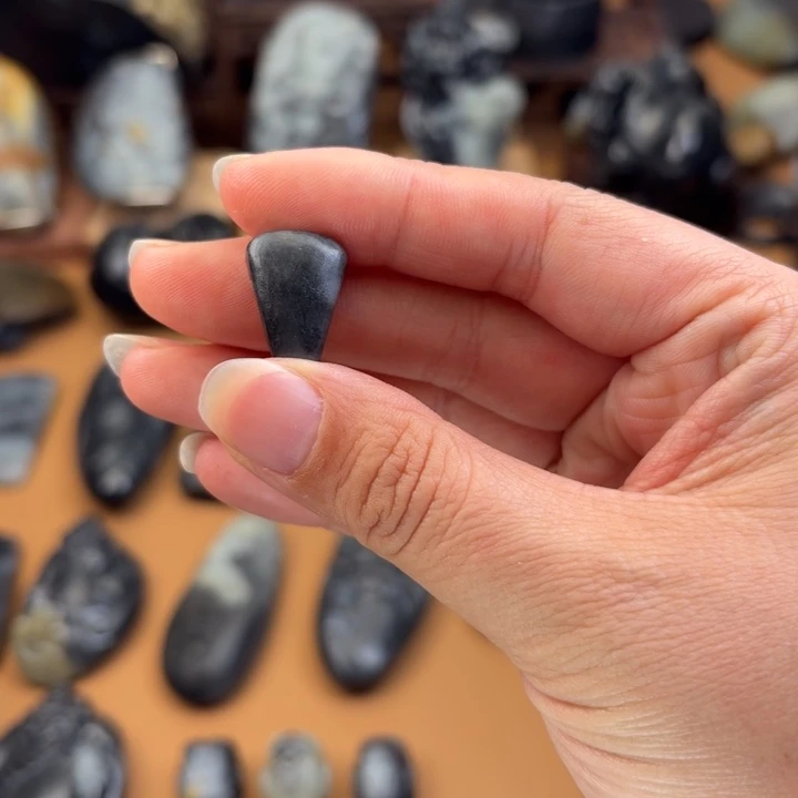 龍***鑨和田玉未镶嵌颈饰