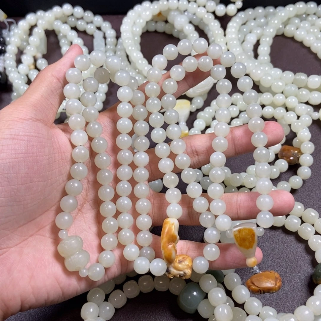 冷***玉未镶嵌和田玉把件