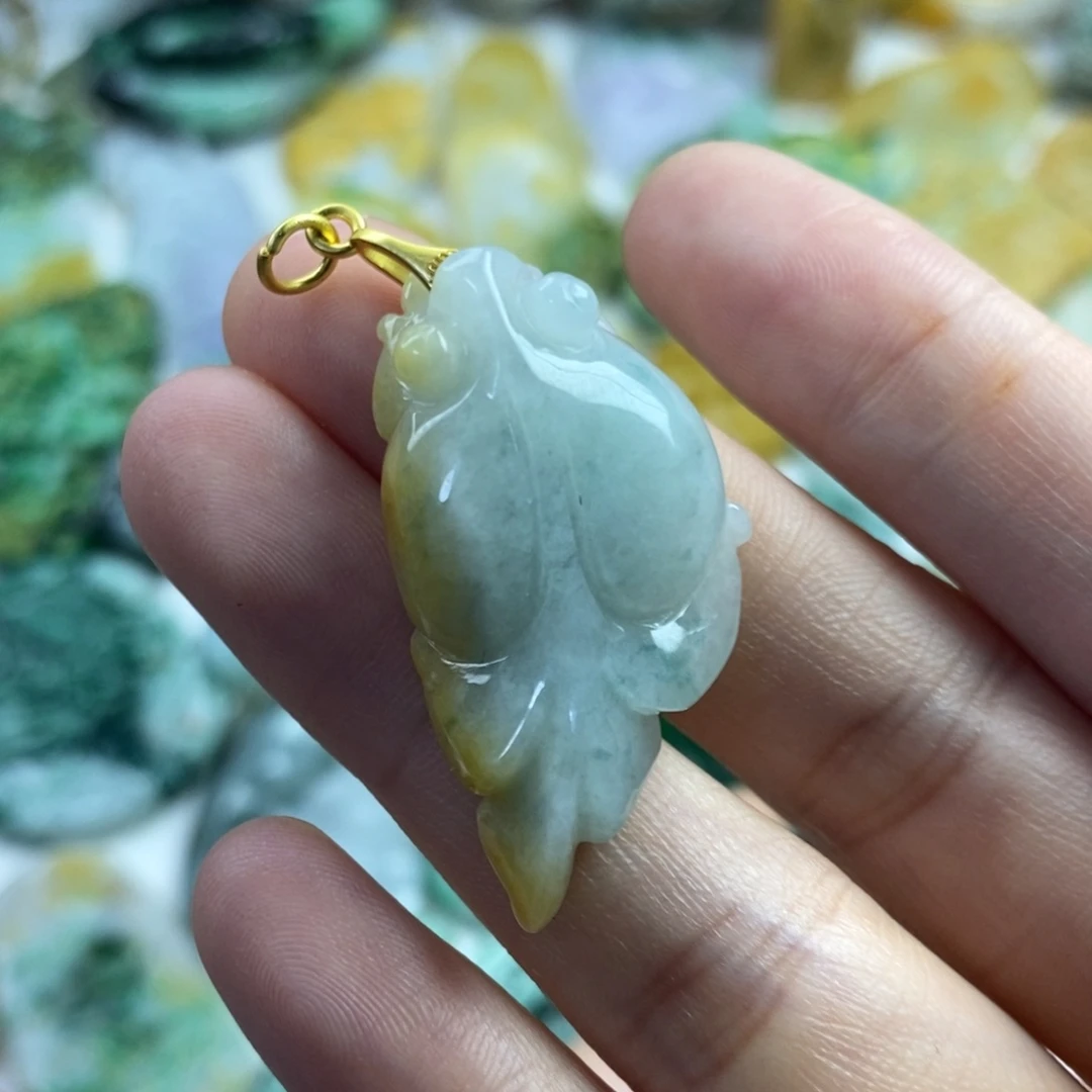 翡翠未镶嵌颈饰时****司