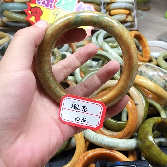 未镶嵌蛇纹石玉手镯樱*