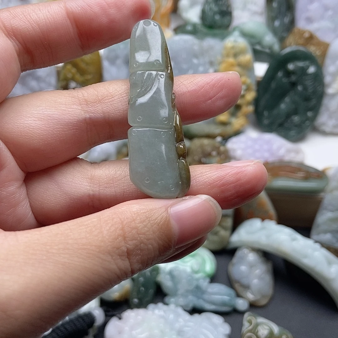 翡翠未镶嵌颈饰翡翠