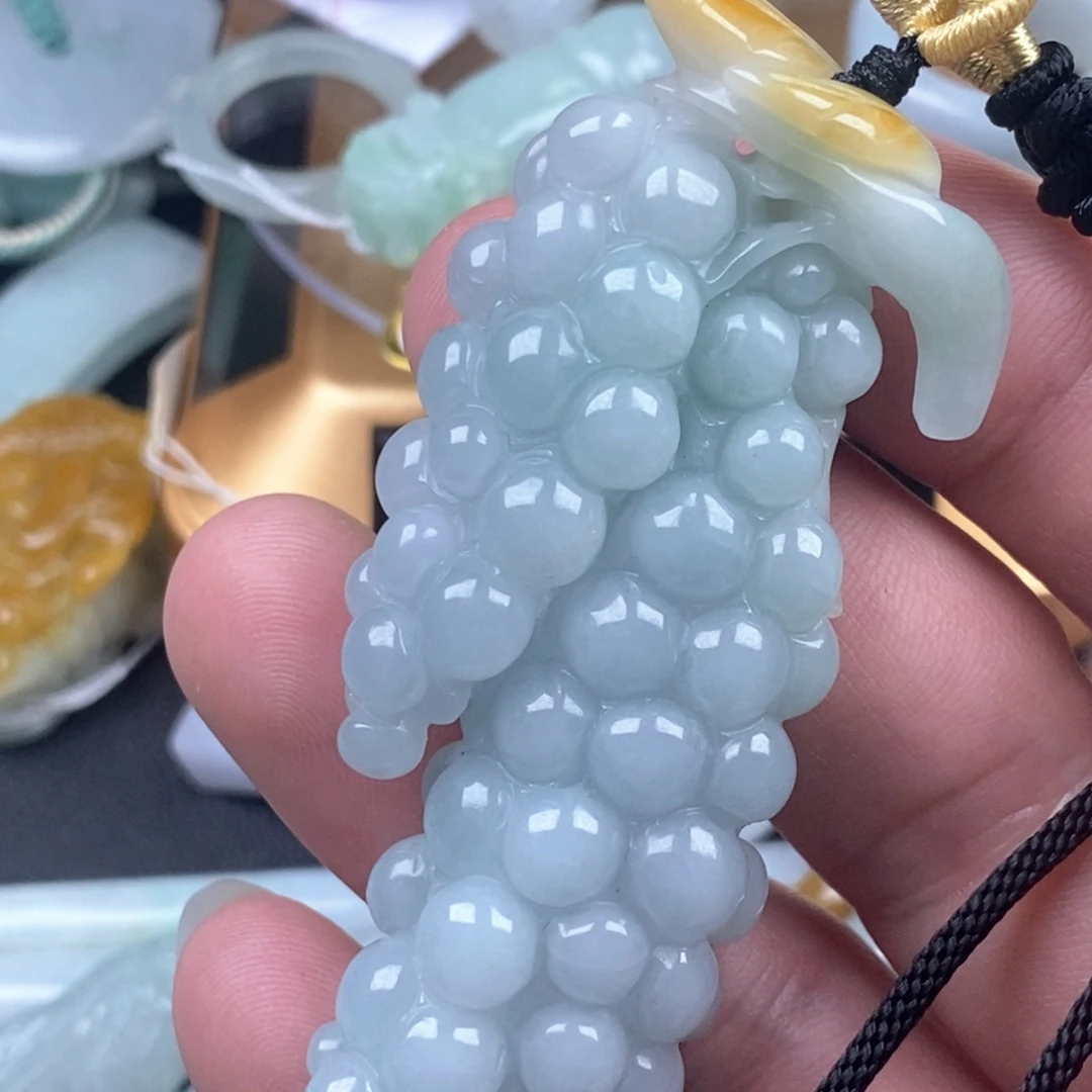 翡翠未镶嵌吊坠(赠链)