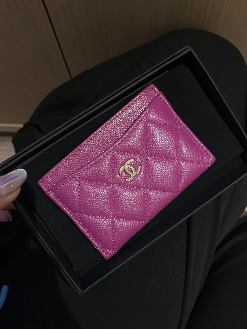 95新 Chanel/香奈儿 展会外场！紫色鱼子酱卡包