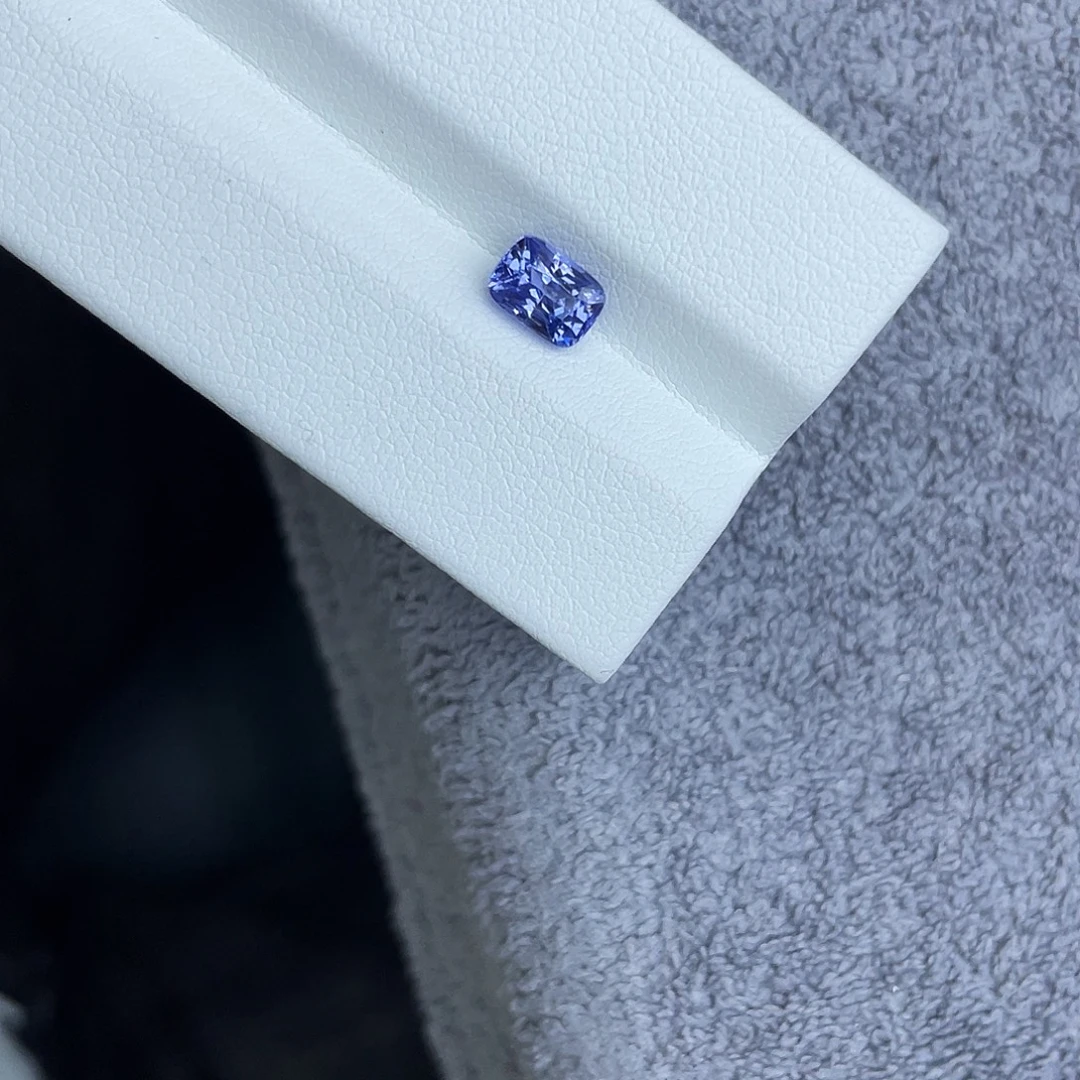 蓝宝石裸石1.1Ct。