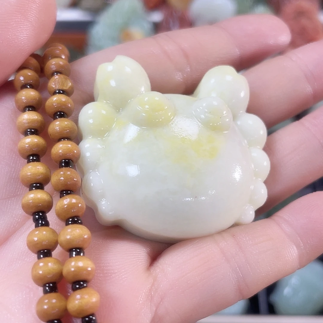 蛇纹石玉颈饰未镶嵌