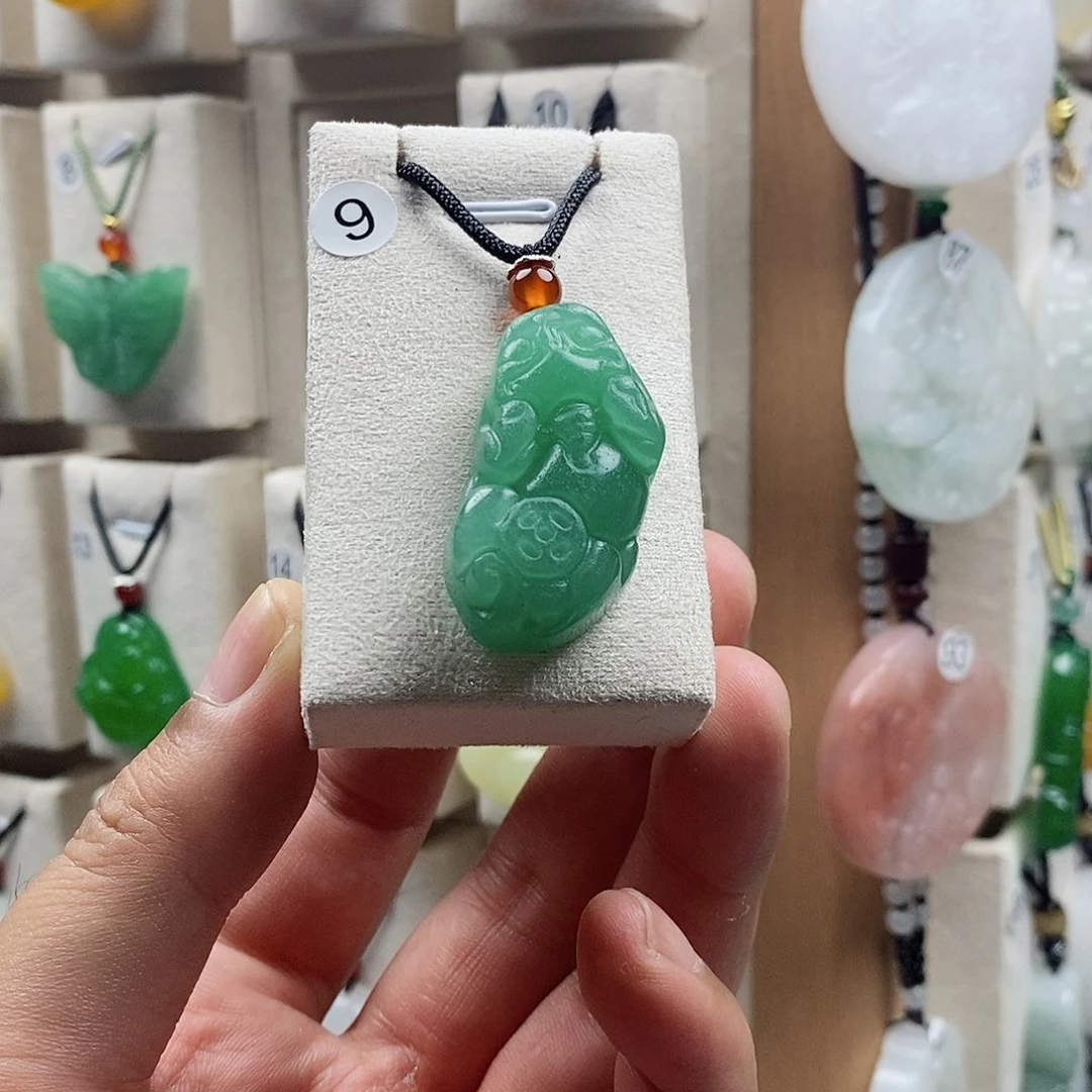 石英质玉未镶嵌颈饰