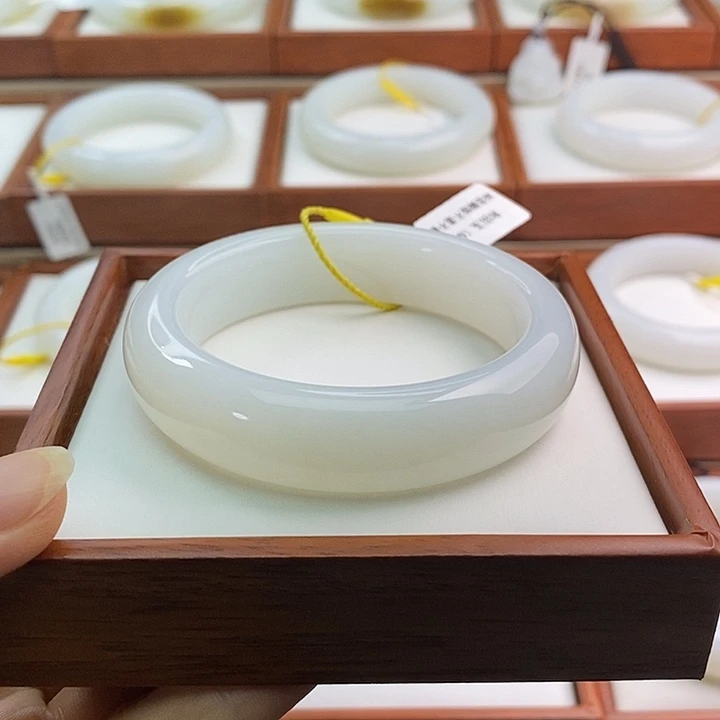 和田玉（白玉）手镯未镶嵌