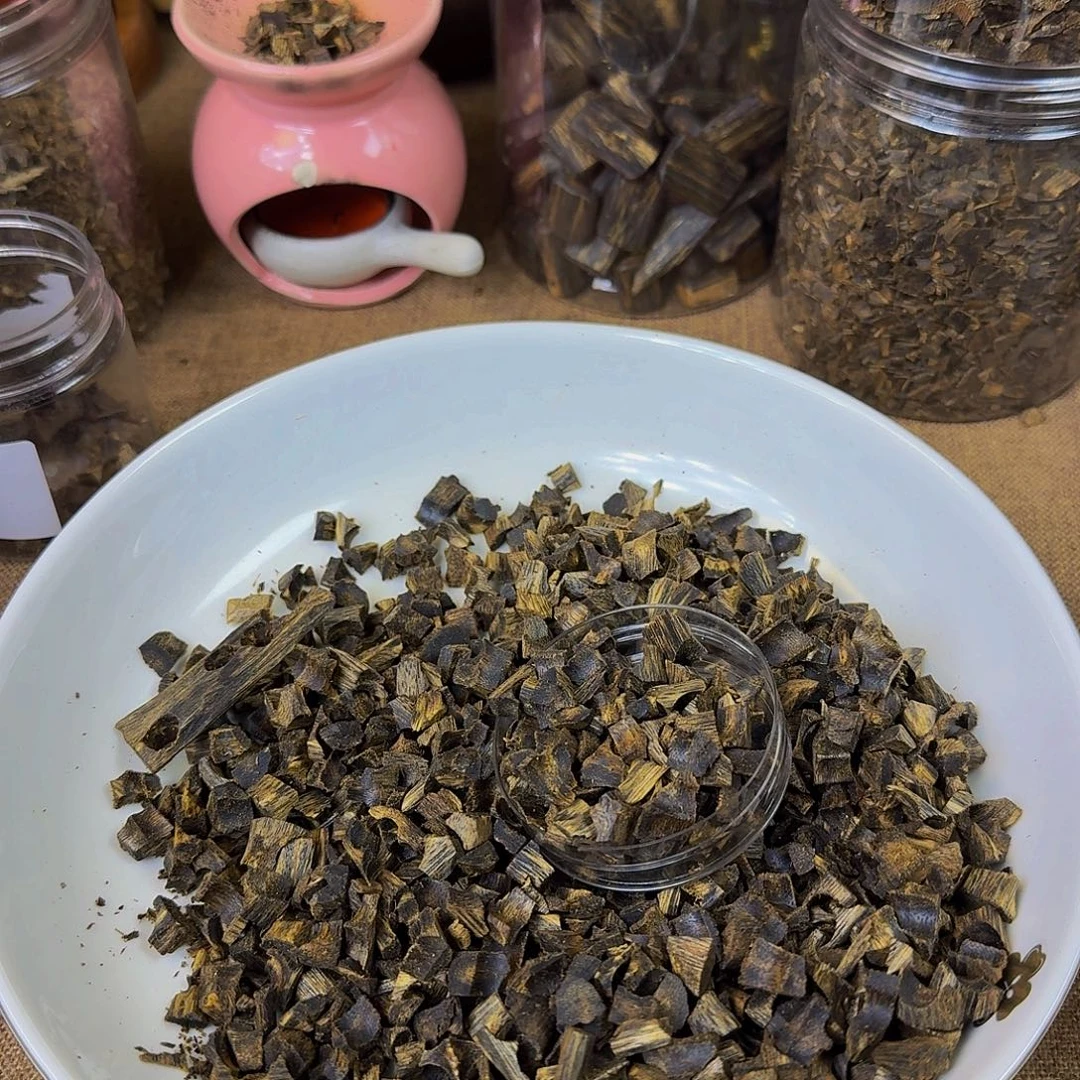 笑***1陆河车珠料子20克➕红骨凹身片片珠20克