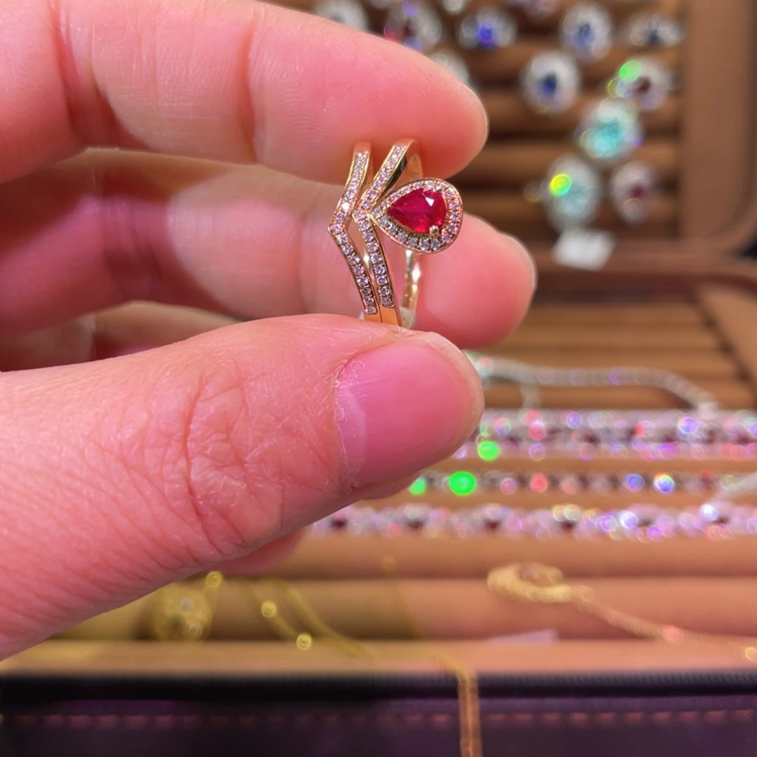 红宝石18K金镶嵌戒指