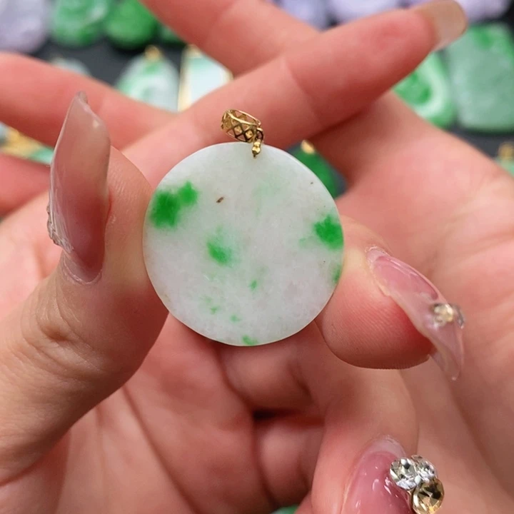 翡翠颈饰未镶嵌吊坠