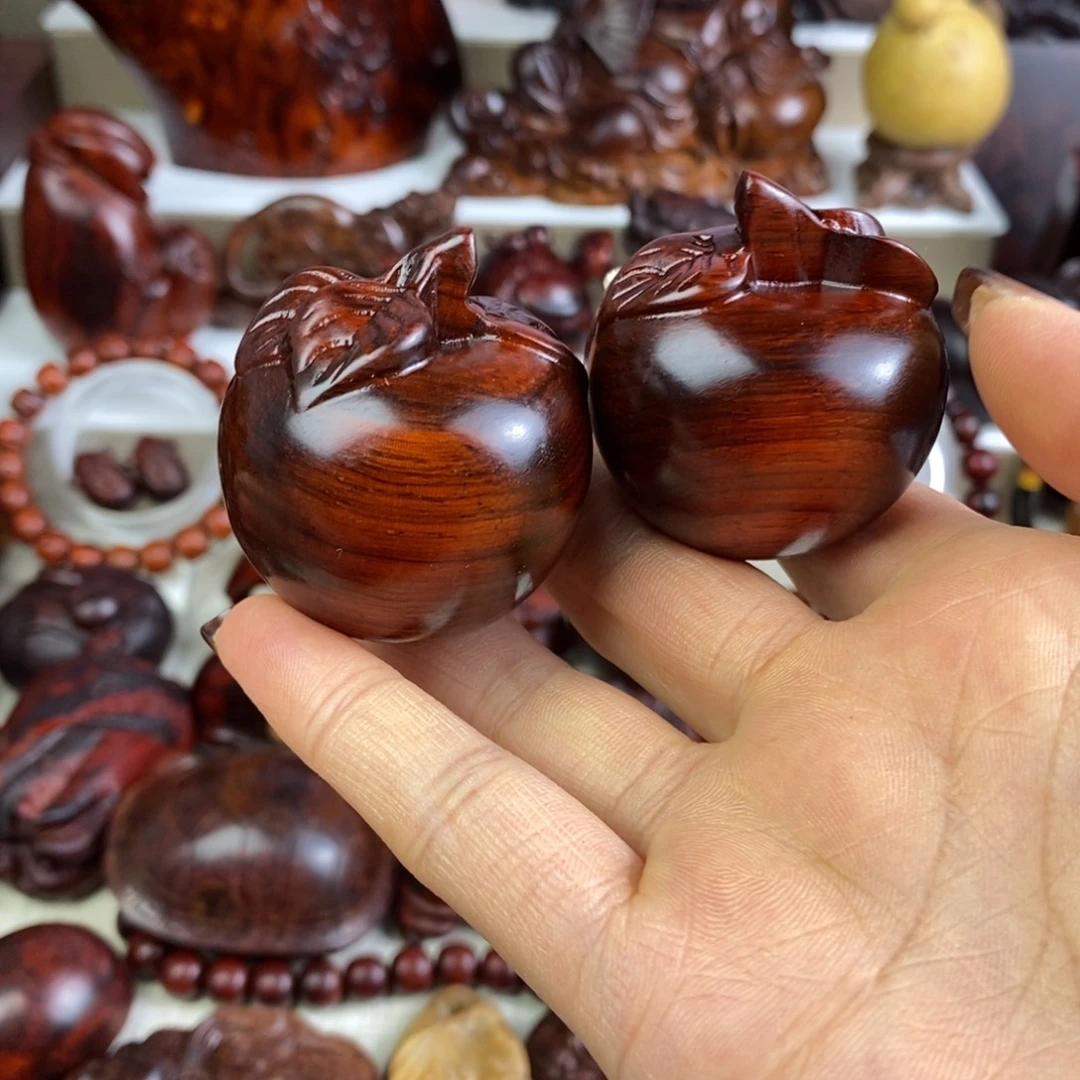 木段光紫檀苹果手把件一对