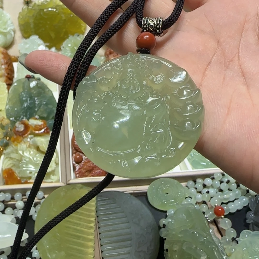 未镶嵌蛇纹石玉吊坠