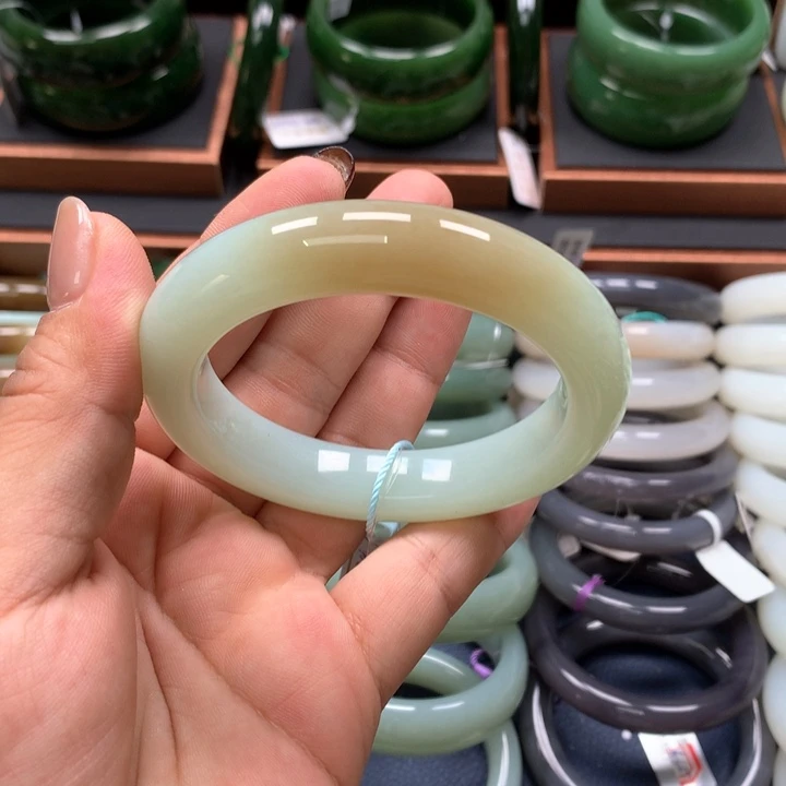 【闪购商品】未镶嵌手镯和田玉