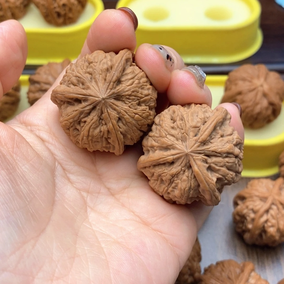 绿***流把件文玩核桃542号雨花石奔