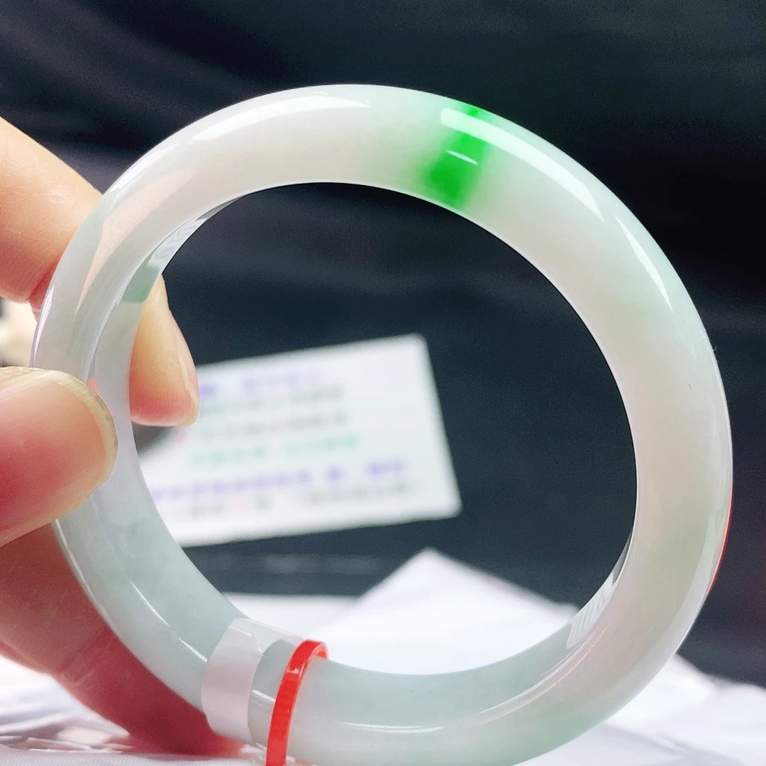 翡翠手镯未镶嵌52圈