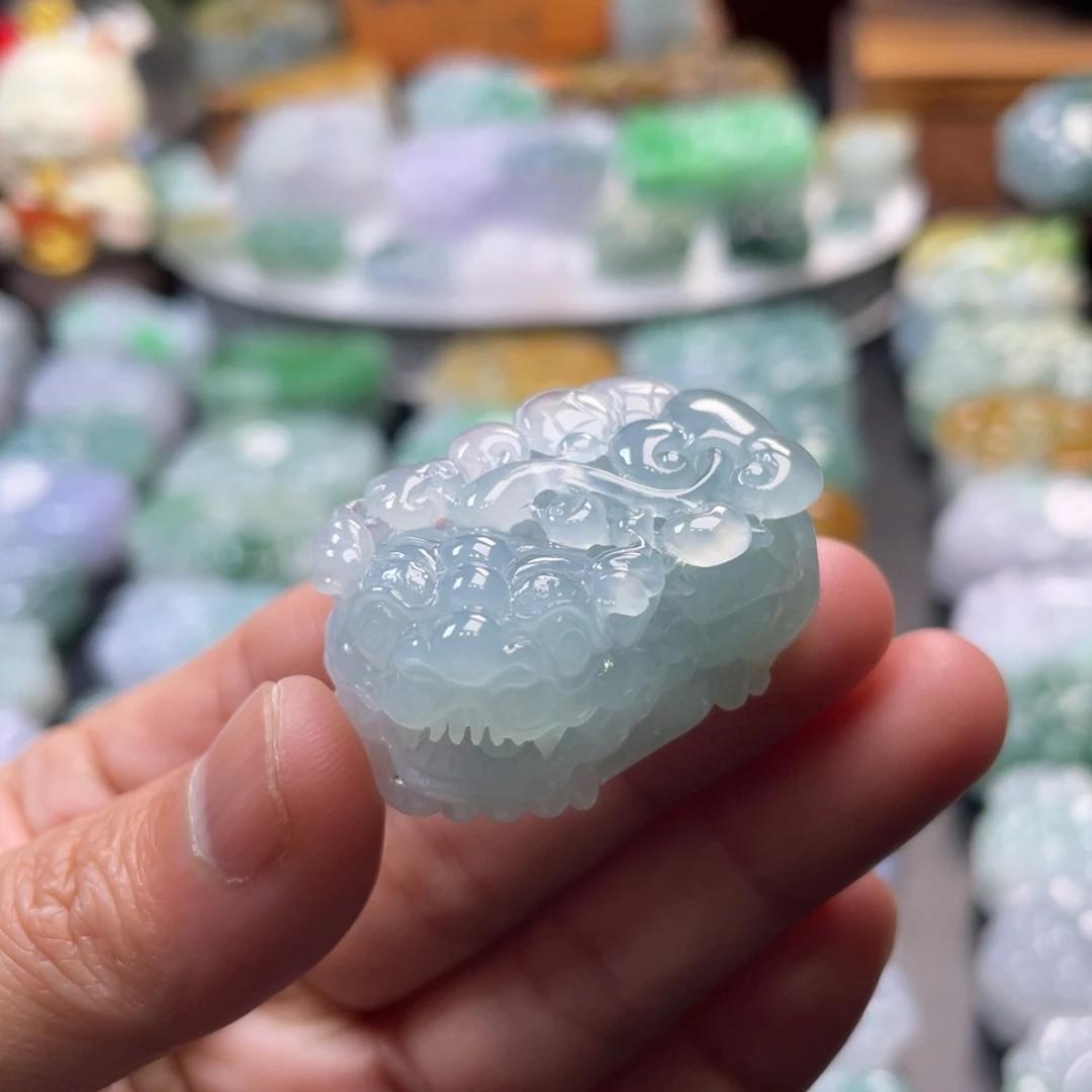 翡翠未镶嵌颈饰貔貅