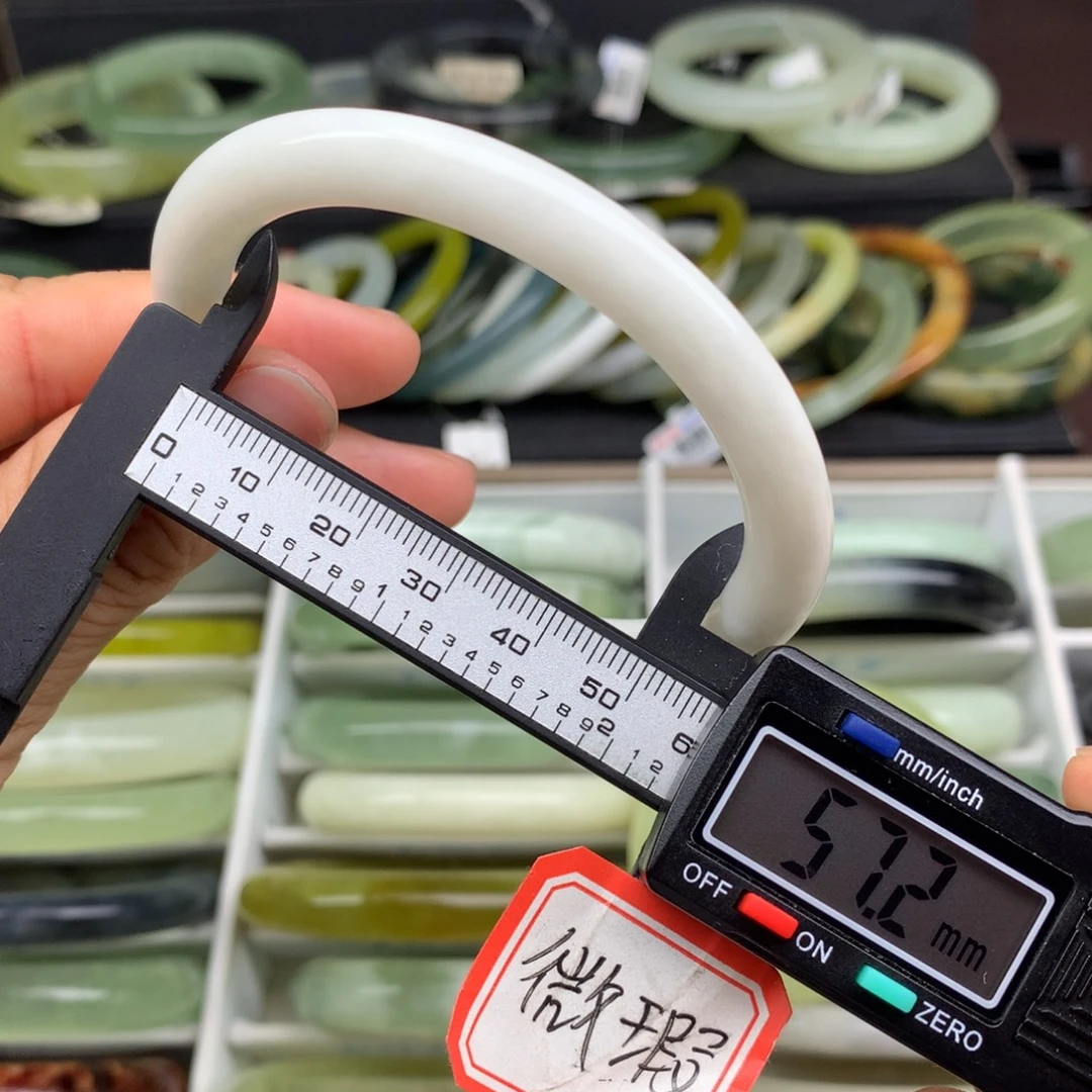 小***中未镶嵌蛇纹石玉手镯2131