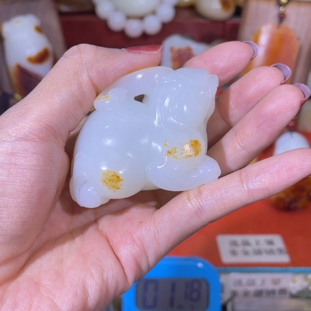 坚***。和田玉未镶嵌把件