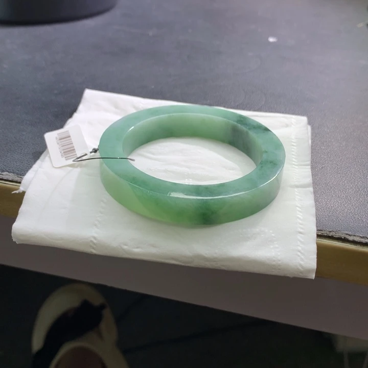 蓝***怡定制翡翠未镶嵌翡翠手镯