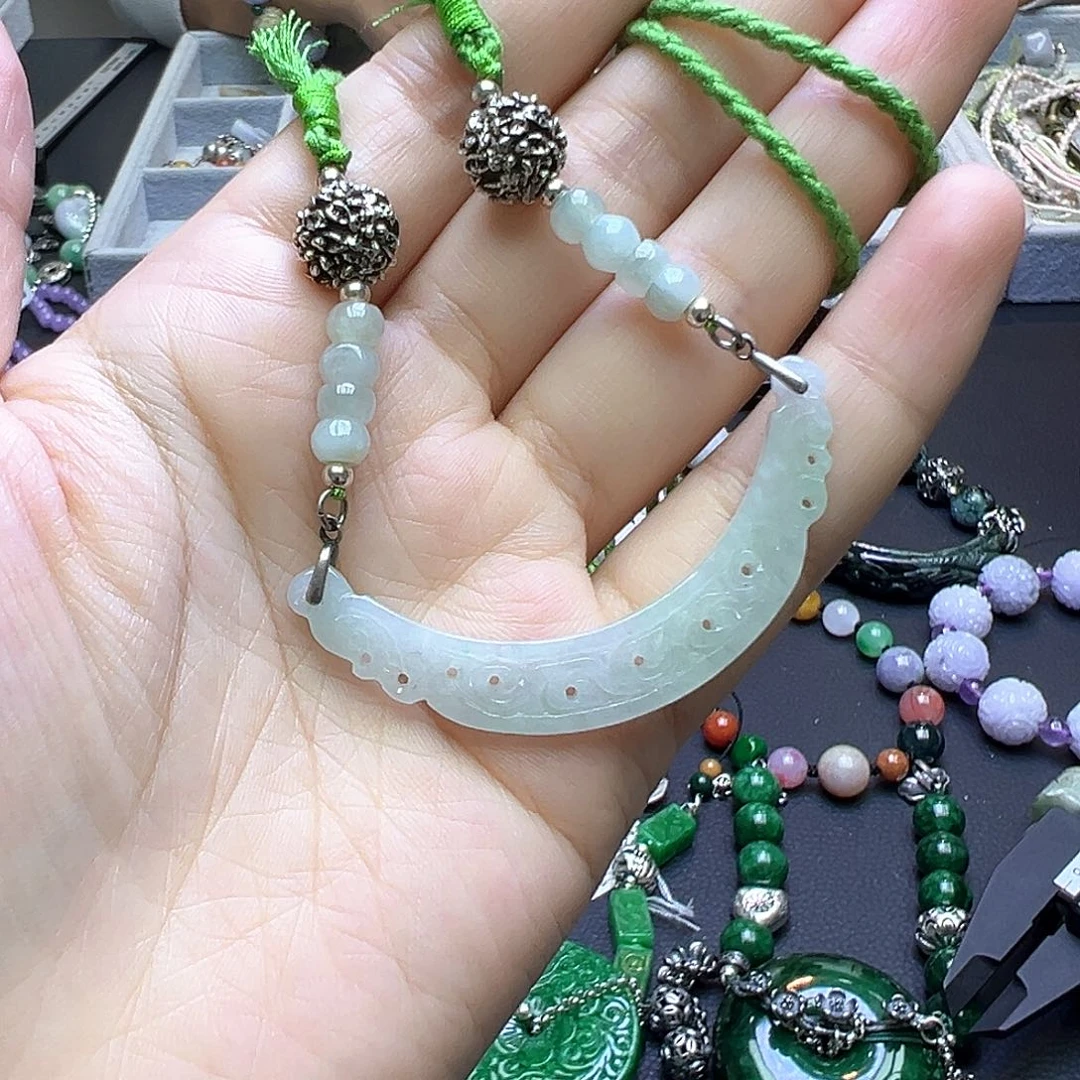 翡翠未镶嵌颈饰69