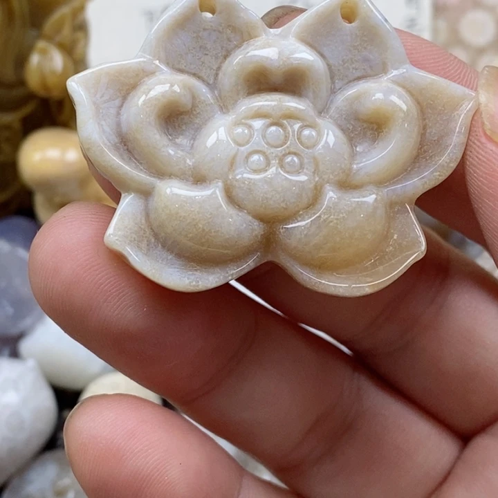 颈饰未镶嵌硅化珊瑚（珊瑚玉）