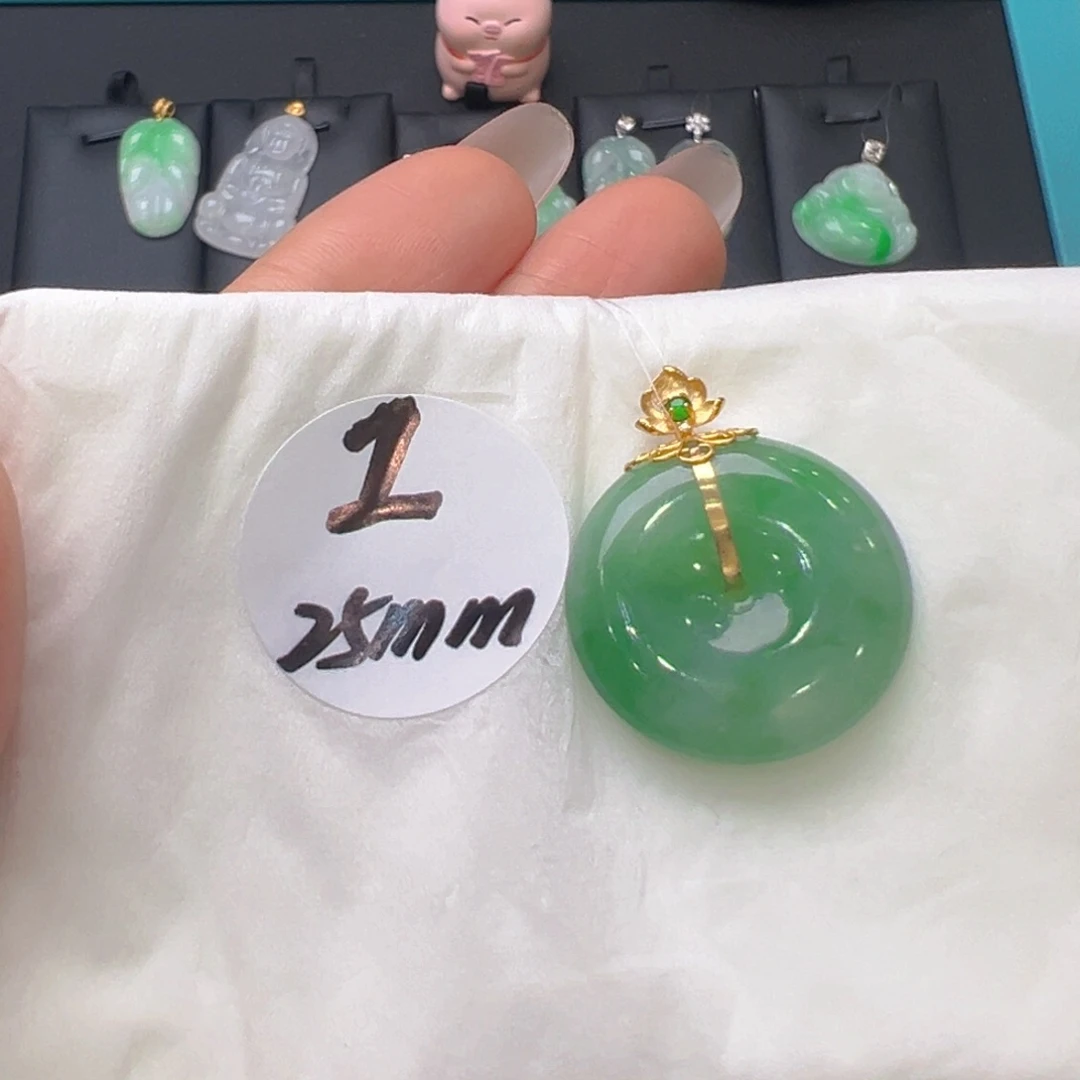 翡翠18K金镶嵌颈饰