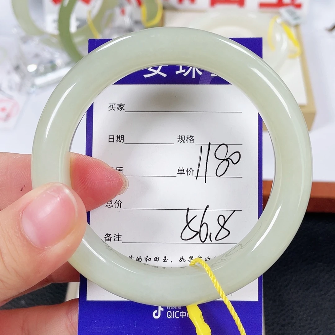 和田玉手镯未镶嵌