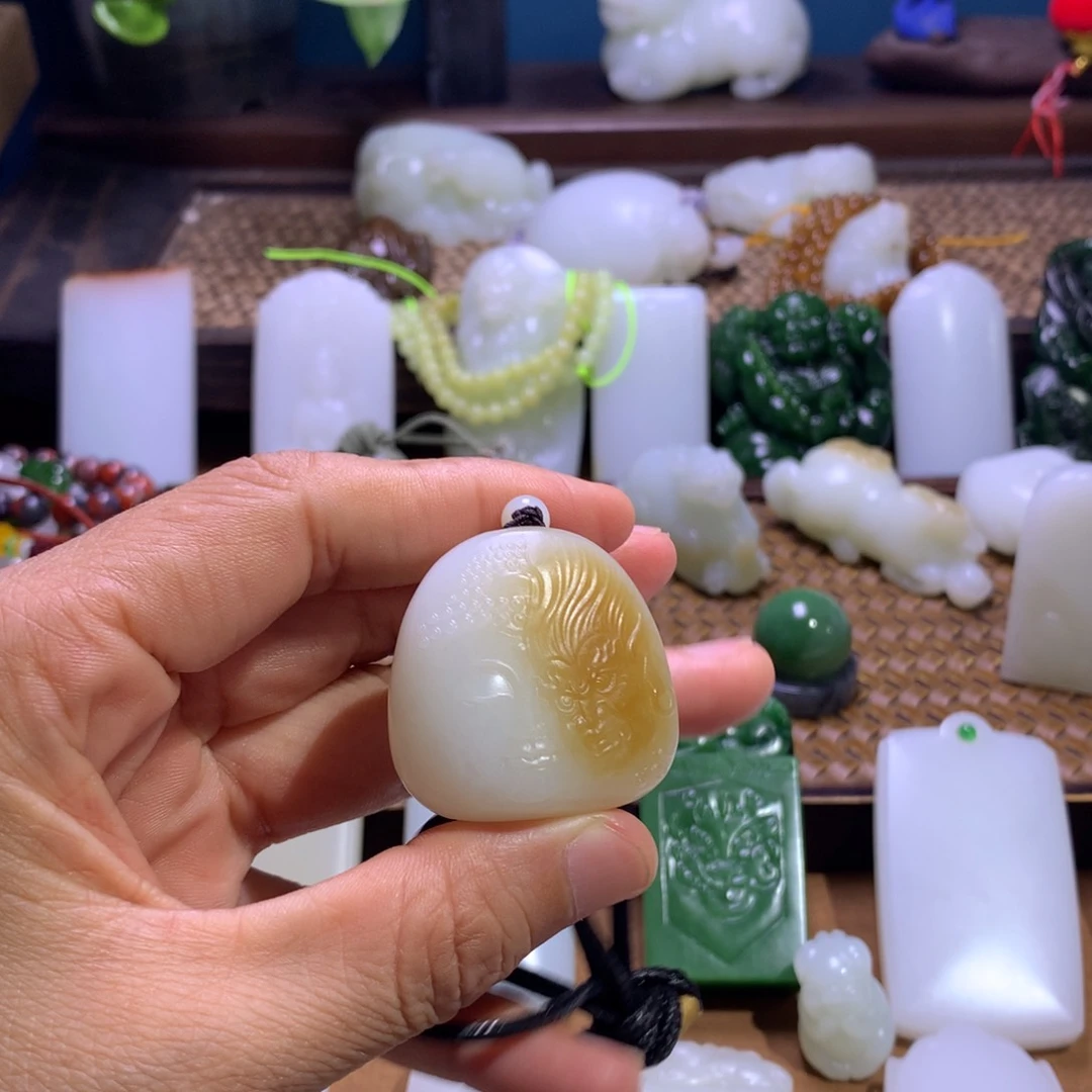 和田玉未镶嵌颈饰