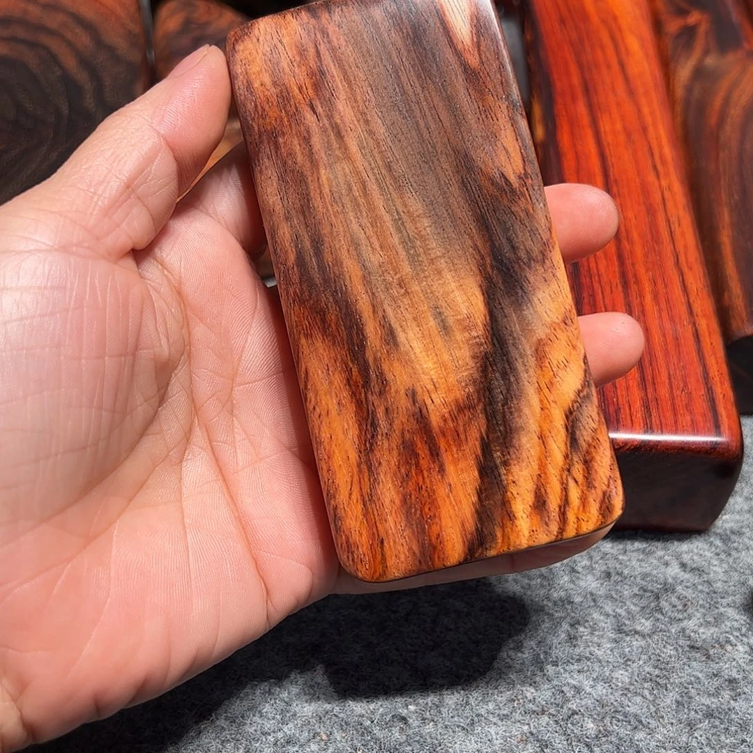 封***开交趾黄檀（大红酸枝）