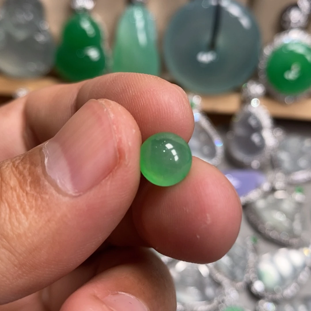 翡翠吊坠(不含链)18K金镶嵌