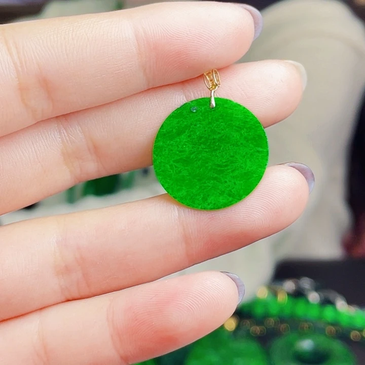 翡翠18K金镶嵌颈饰多样性