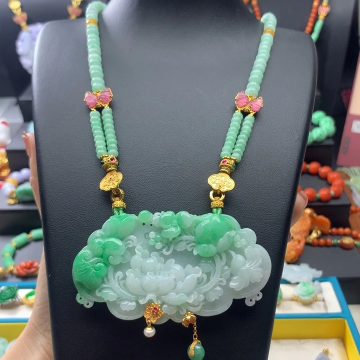 翡翠颈饰未镶嵌翡翠花牌