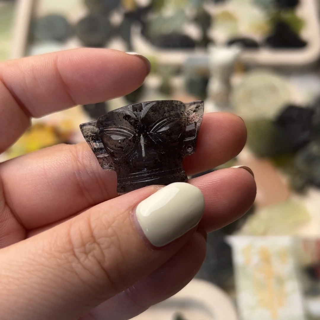 蛇纹石玉颈饰合金