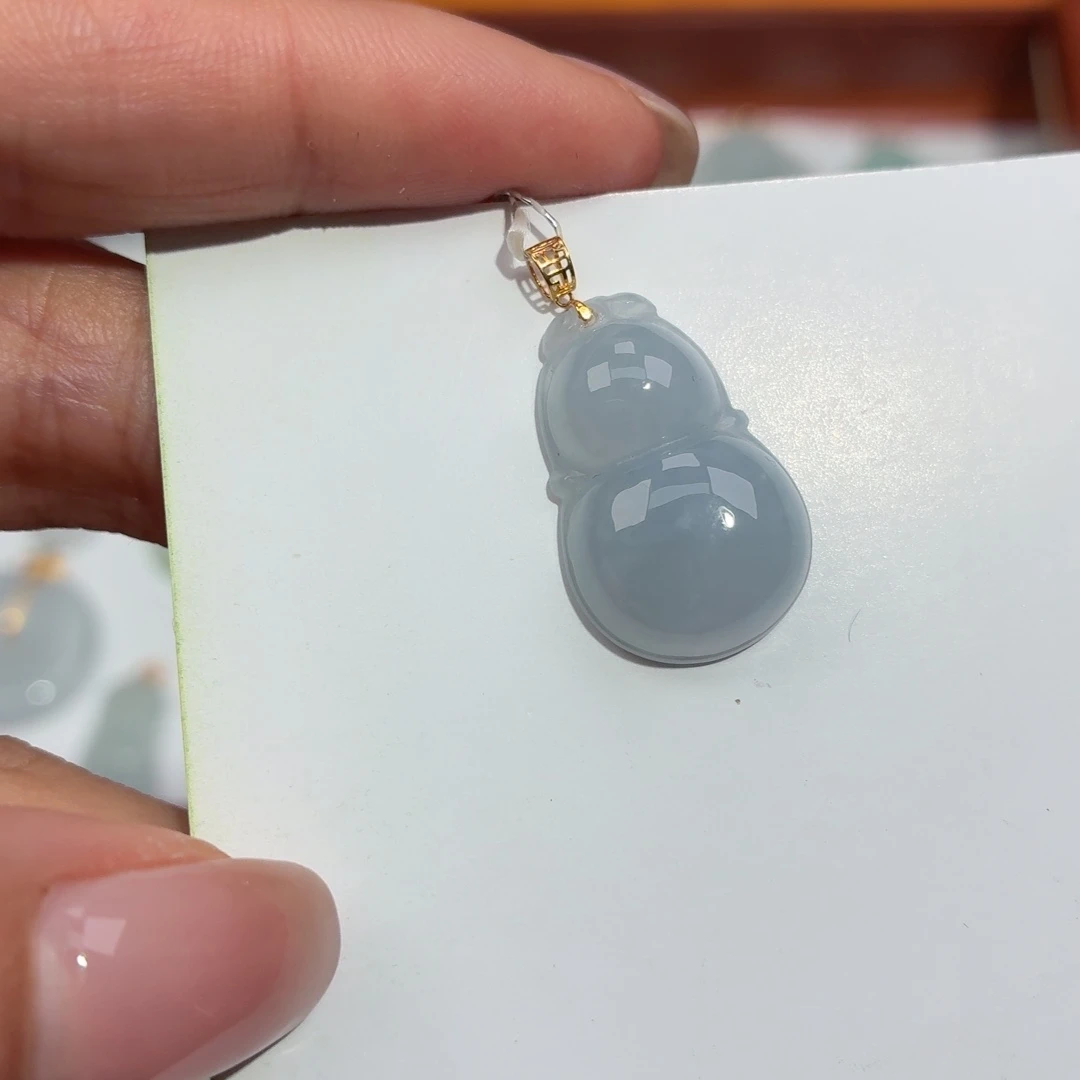 翡翠18K金镶嵌颈饰葫芦吊坠