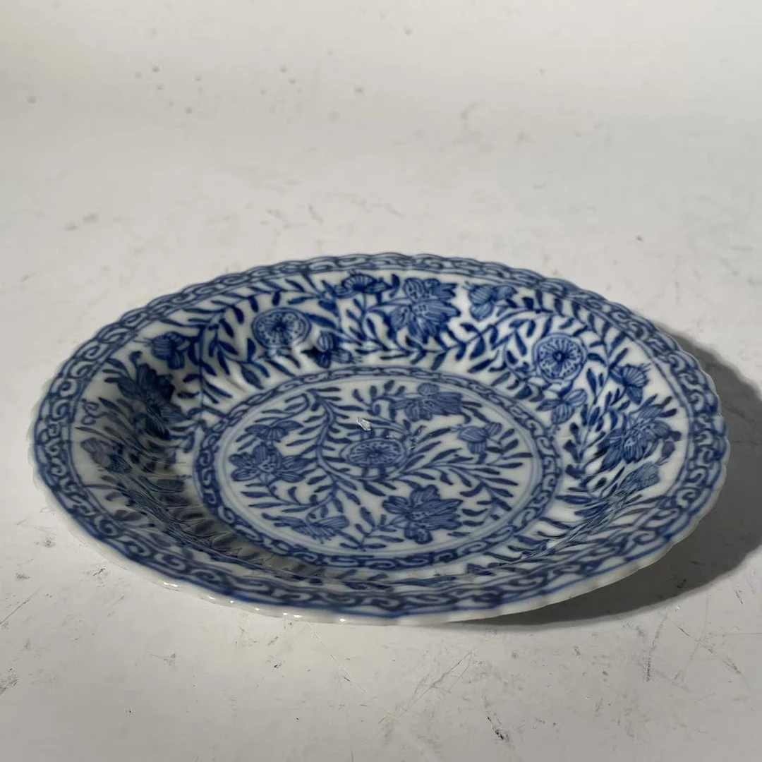 Q- 清早期 青花花卉纹花口碟 直径13.3