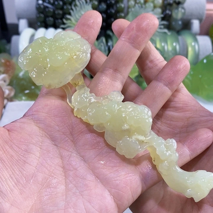 未镶嵌岫玉手把件