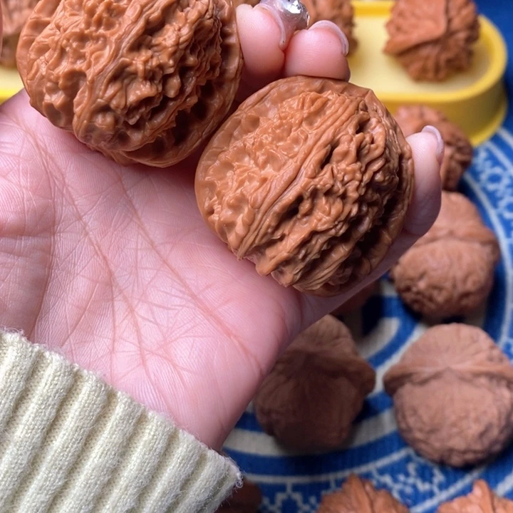 吊坠桃核白狮子4.1