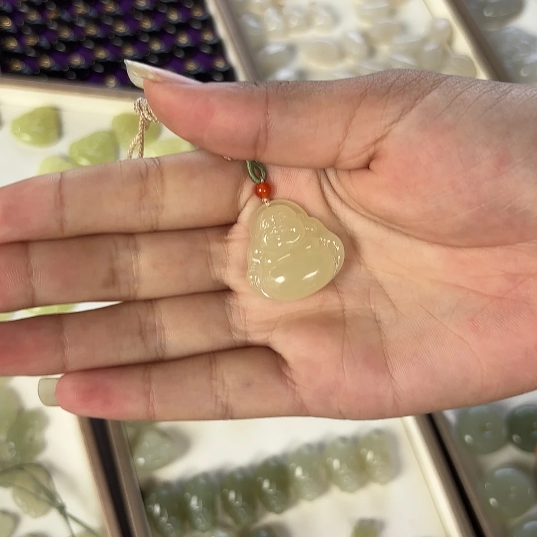 郝***饭颈饰未镶嵌和田玉