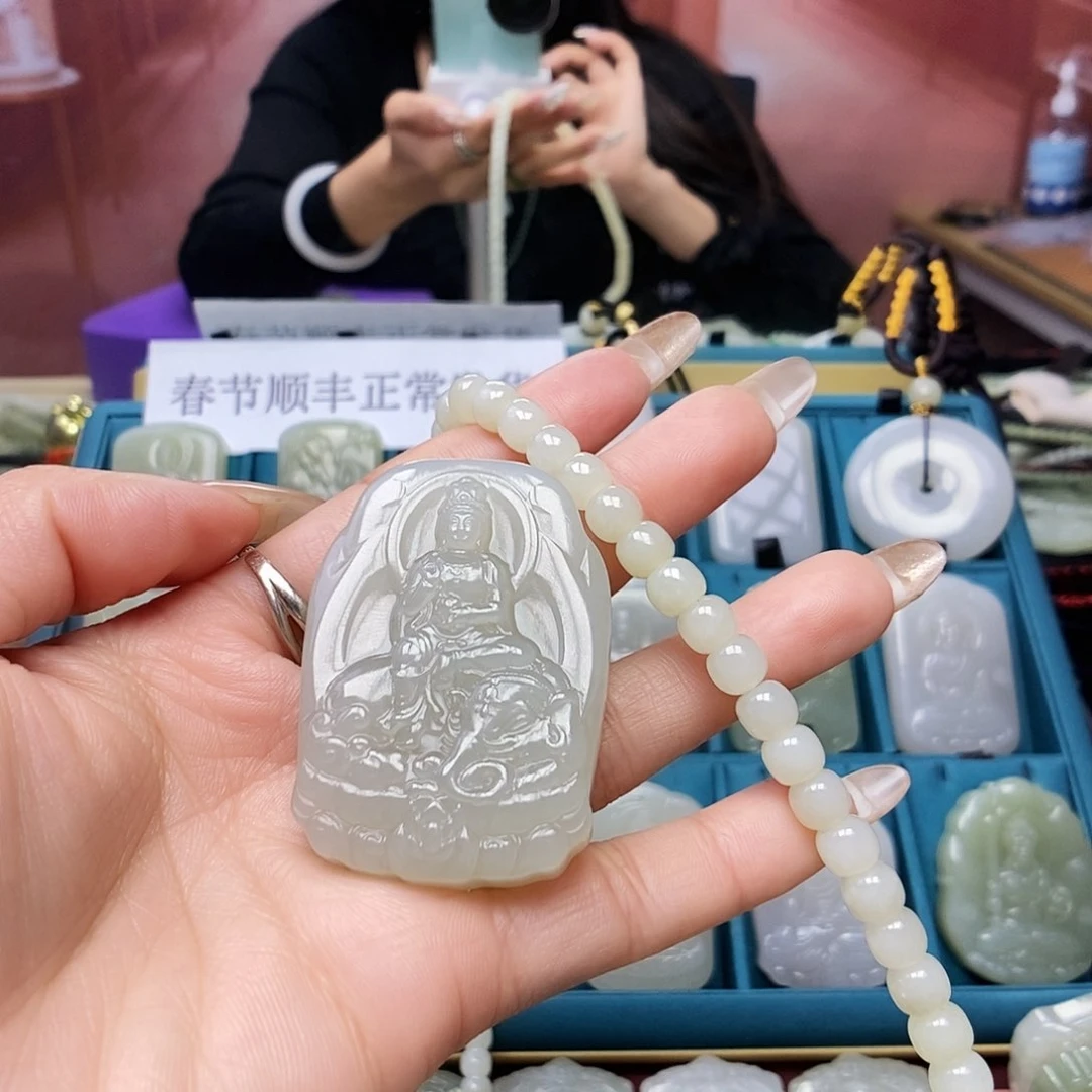 和田玉颈饰未镶嵌家****！