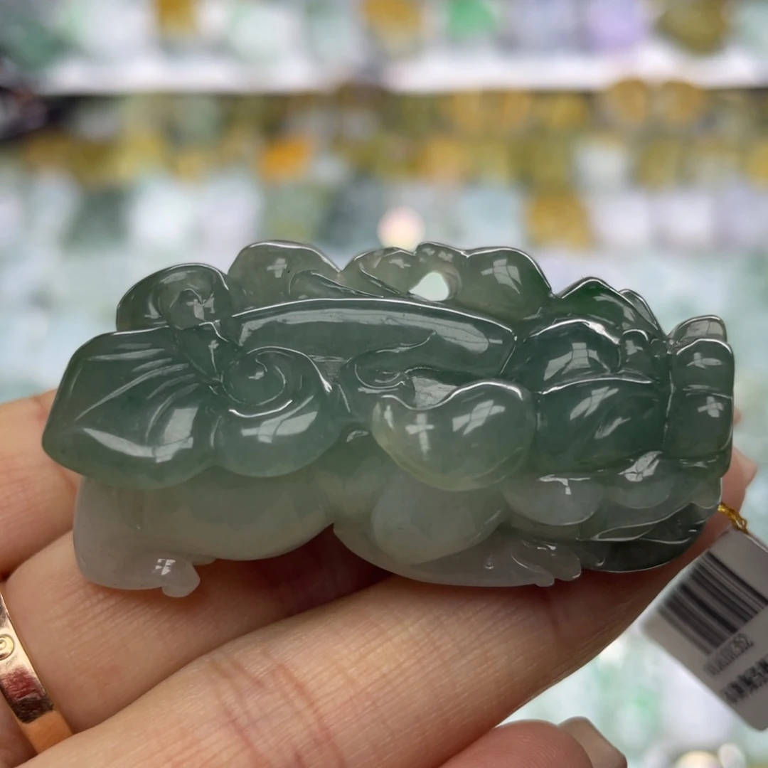 翡翠未镶嵌颈饰貔貅