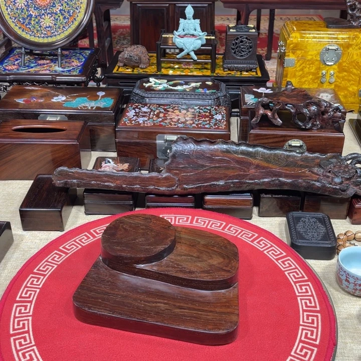 红酸枝木类成套家具