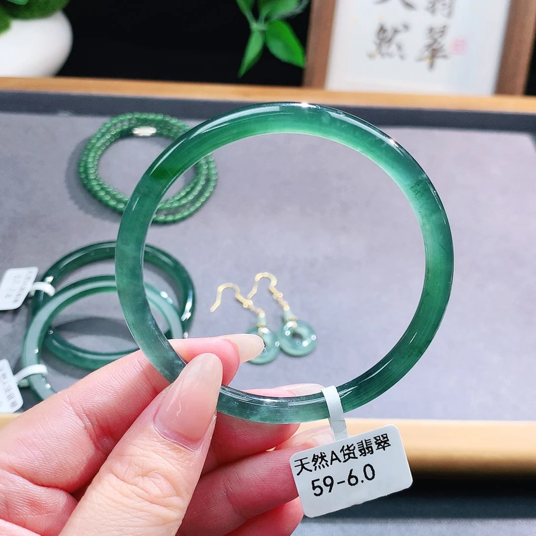 翡翠手镯（圆镯）未镶嵌